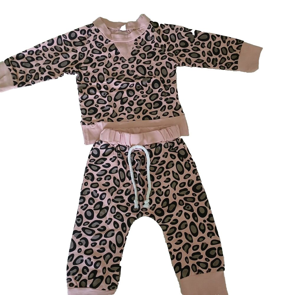 Girls 100% Cotton Leopard Pink 2-Piece Long Sleeve Outfit Side Slits Cute - Picture 2 of 6